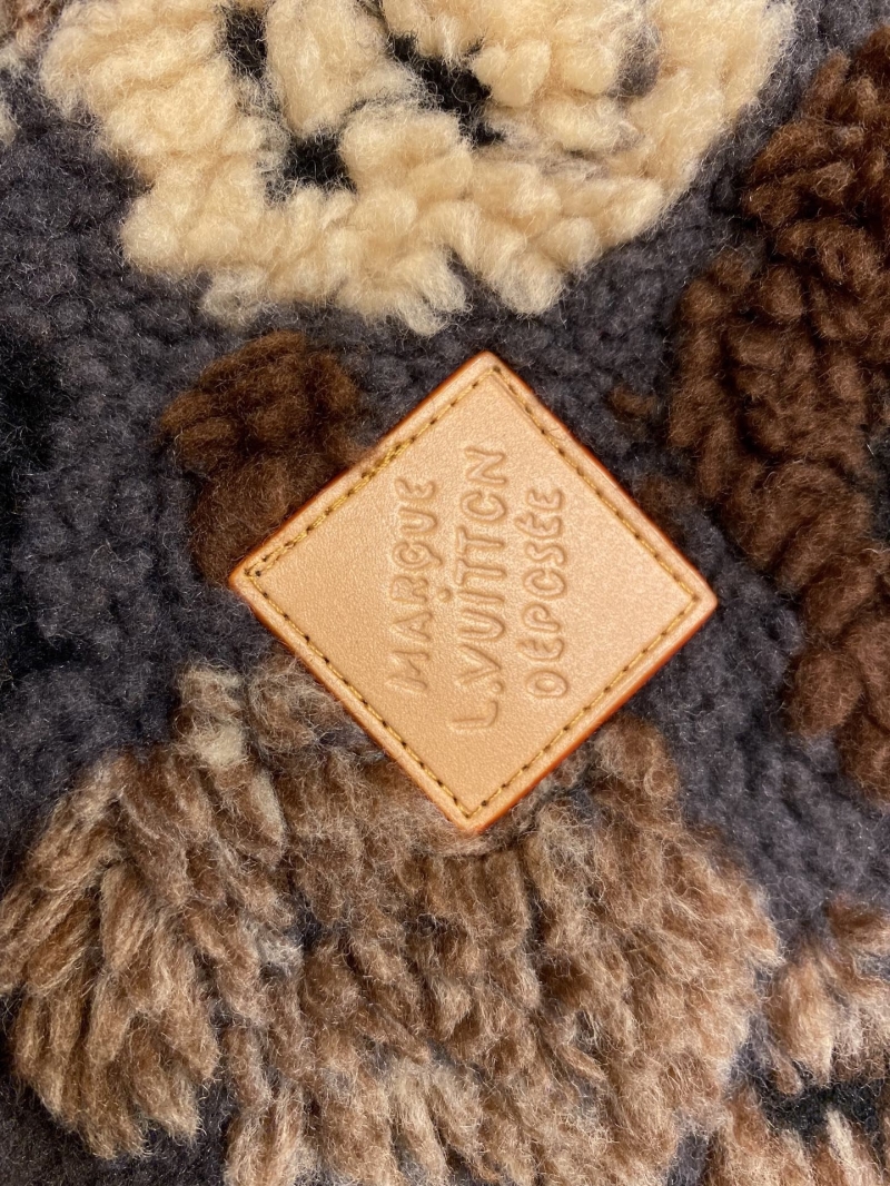 l0vis Vvtt0n outwear